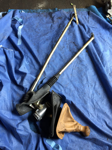 993 shifter assembly with both rods 1993 964.424.103.34 tan boot worn - 993.424.015.01