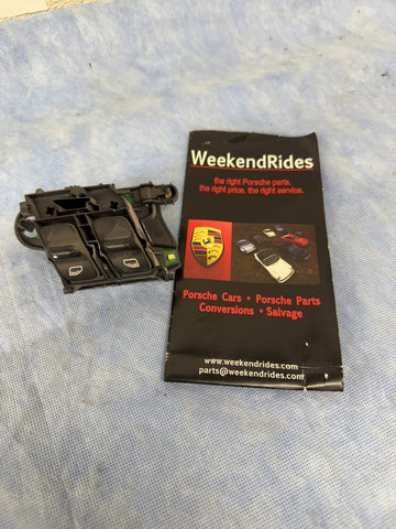 Porsche 911 997 window switch assembly used 

Drivers Side. Matte Black.

Part#: 997-613-151-02-A05-OEM - 997.613.151.03