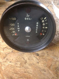911E/S Oil temperature pressure gauge silver button in middle, says: TEMP DRUCK OEL g on bottom 

has numnerical scales

Euro TEMP (50-150), OEL Light and DRUCK (0-10) w 1 generator light early 1970 Gauge - 911.641.103.00