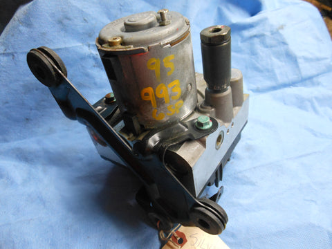 993 ABS Pump C2 1995 6 speed Bosch # 0265213001 with bracket - 993.355.755.00