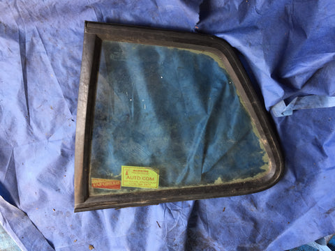 944 Quarter Window left driver with seal  944.557.321.00 - 447.845.311A